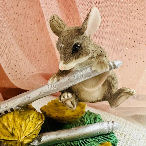 Charming Tails Lets Get Cracking Figurine - Picture 3 of 6